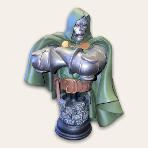 2004 - Marvel’s Dr. Doom - Bowen Designs Mini-Bust - #1517 of 4000 - Picture 2 of 4